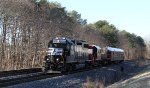 NS 5622 leads train 906 northbound from Cox